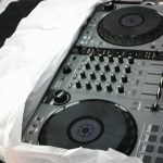 CONSOLE DE MIXAGE (MIXER) / GRIS