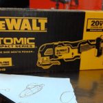 NIVEAU (OUTIL) / JAUNE / JAUNE