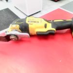 OUTIL ELECTRIQUE A DETAILLER / JAUNE