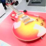 GUITARE ELECTRIQUE / ROUGE