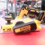 OUTIL ELECTRIQUE A DETAILLER / JAUNE
