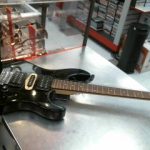 GUITARE ELECTRIQUE / NOIR