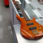 BASS ELECTRIQUE / MARRON