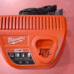 CHARGEUR DE BATTERIE SANS FILS / ROUGE