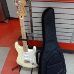 GUITARE ELECTRIQUE / BEIGE