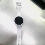 MONTRE INTELLIGENTE / BLANC / VITRE CRAQUER MAIS FONCTIONE  TRES BIEN (65)