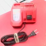 CHARGEUR DE BATTERIE SANS FILS / ROUGE