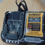 CHARGEUR DE BATTERIE SANS FILS / JAUNE