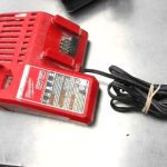 CHARGEUR DE BATT SANS FIL / ROUGE