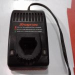 CHARGEUR DE BATTERIE SANS FILS / NOIR