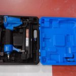 CLOOUEUSE PNEUMATIQUE (GUN A CLOU) / BLEU