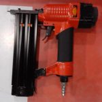 CLOOUEUSE PNEUMATIQUE (GUN A CLOU) / ROUGE